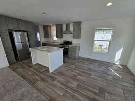 203 Spruce Ln in Mankato, MN - Building Photo