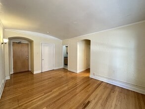 566 W Arlington Pl, Unit A04W in Chicago, IL - Building Photo - Building Photo