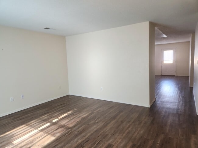 5833 Sandoval Dr NE in Rio Rancho, NM - Building Photo - Building Photo