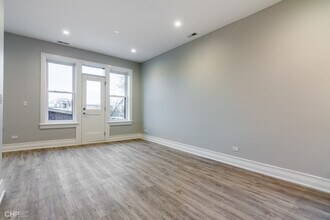 2318 W Thomas St in Chicago, IL - Building Photo - Building Photo