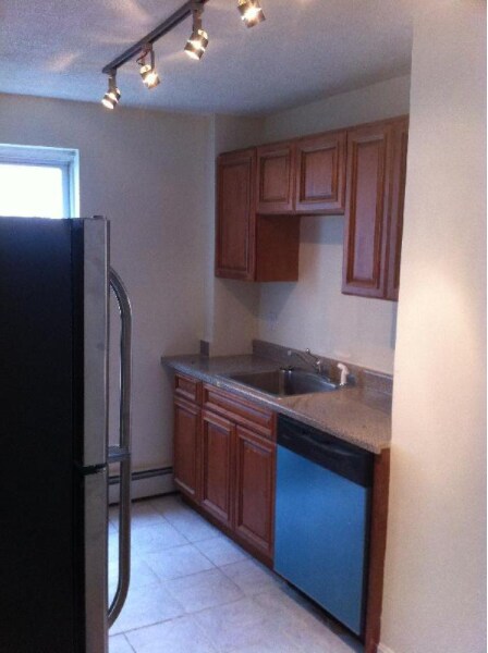 27 Mount Vernon St, Unit 1 in Somerville, MA - Building Photo - Building Photo