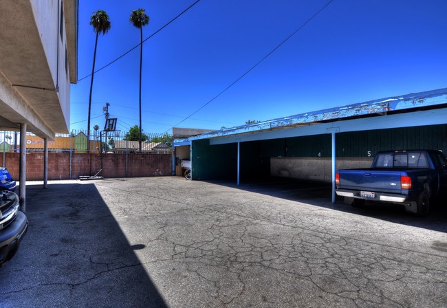 5017 S Figueroa St in Los Angeles, CA - Building Photo - Building Photo