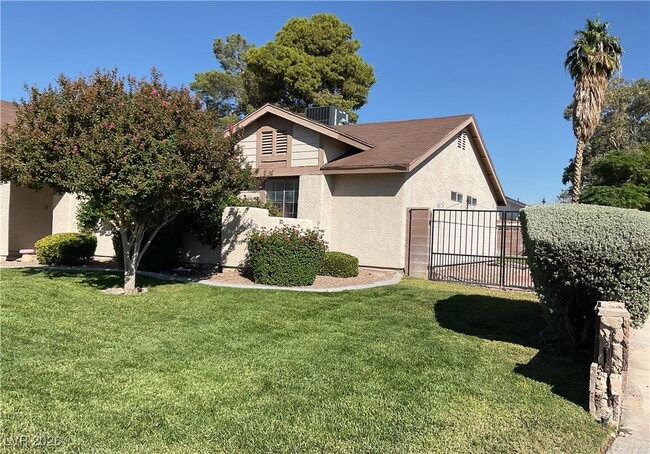 5300 W Alcazar Ct in Las Vegas, NV - Building Photo - Building Photo