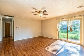 4822 S Spruce Dr in Sand Springs, OK - Building Photo - Building Photo