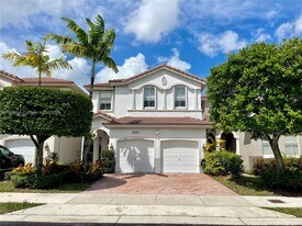 10807 NW 84th Ln in Doral, FL - Building Photo