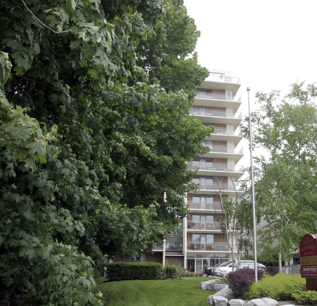 Sandpiper Apartments in Burlington, ON - Building Photo - Building Photo