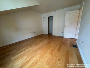 34 Raymond St, Unit 001A in Boston, MA - Foto de edificio - Building Photo