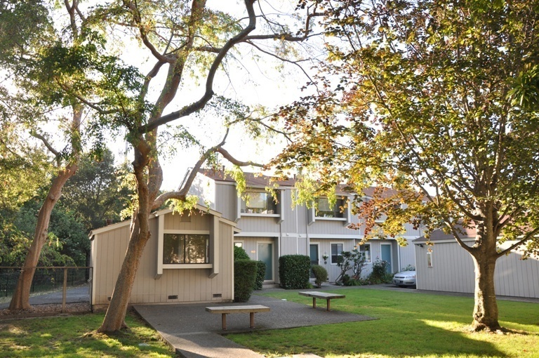 864 Tamalpais Ave-Unit -B in Novato, CA - Foto de edificio