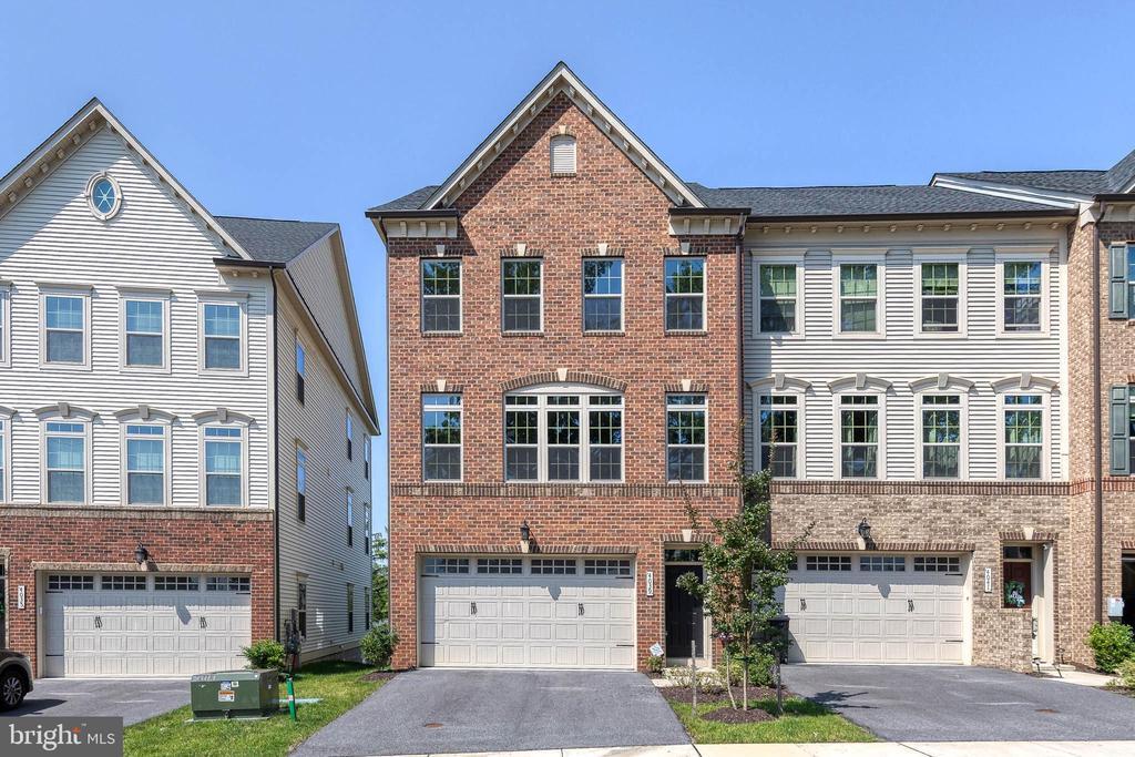 4039 Dorseys Rdg Sq in Ellicott City, MD - Building Photo