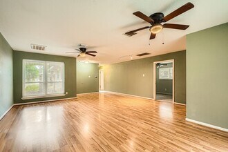 3415 Bristlecone Trail in Spring, TX - Foto de edificio - Building Photo