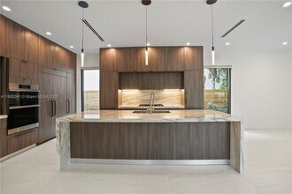 739 NE 17th Way in Fort Lauderdale, FL - Building Photo - Building Photo