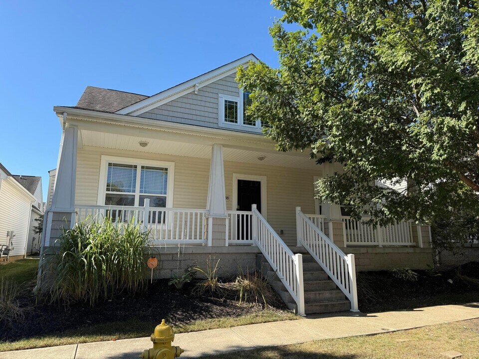 4488 Grand Strand Dr in Grove City, OH - Building Photo