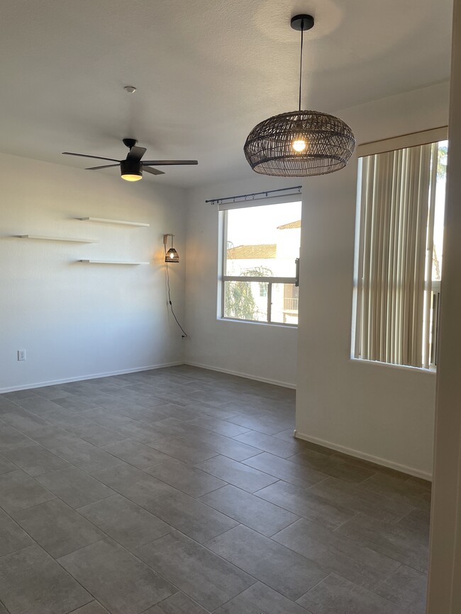 5303 N 7th St, Unit 327 in Phoenix, AZ - Foto de edificio - Building Photo