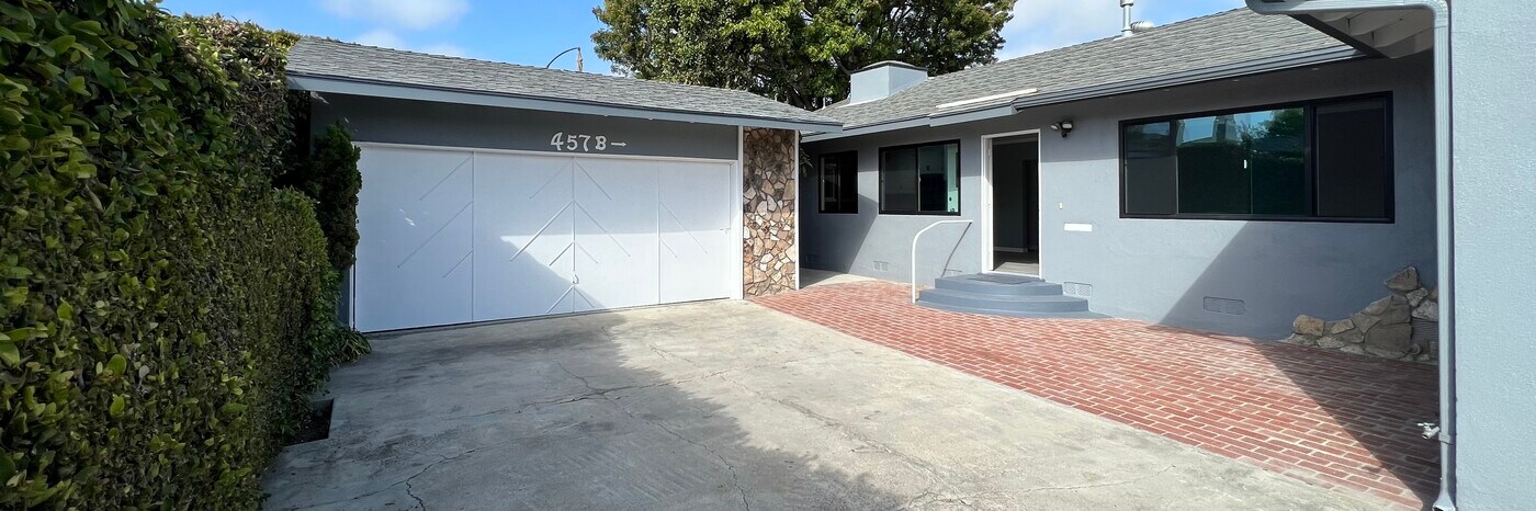 457 Seaward Rd in Newport Beach, CA - Building Photo