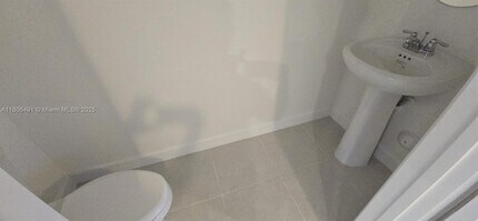 102 NW 11th Ct in Florida City, FL - Building Photo - Building Photo