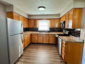 910 4th Ave in De Witt, IA - Foto de edificio - Building Photo