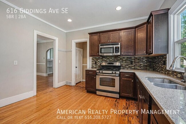 616 Giddings Ave SE in Grand Rapids, MI - Building Photo - Building Photo