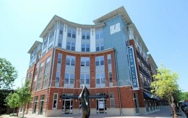 1800 Wilson Blvd in Arlington, VA - Foto de edificio - Building Photo