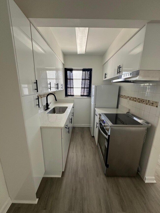 property at 932 S B St