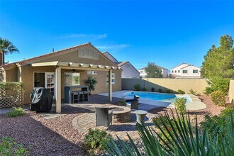 3240 Peaceful Shadows Ct in Henderson, NV - Building Photo - Building Photo