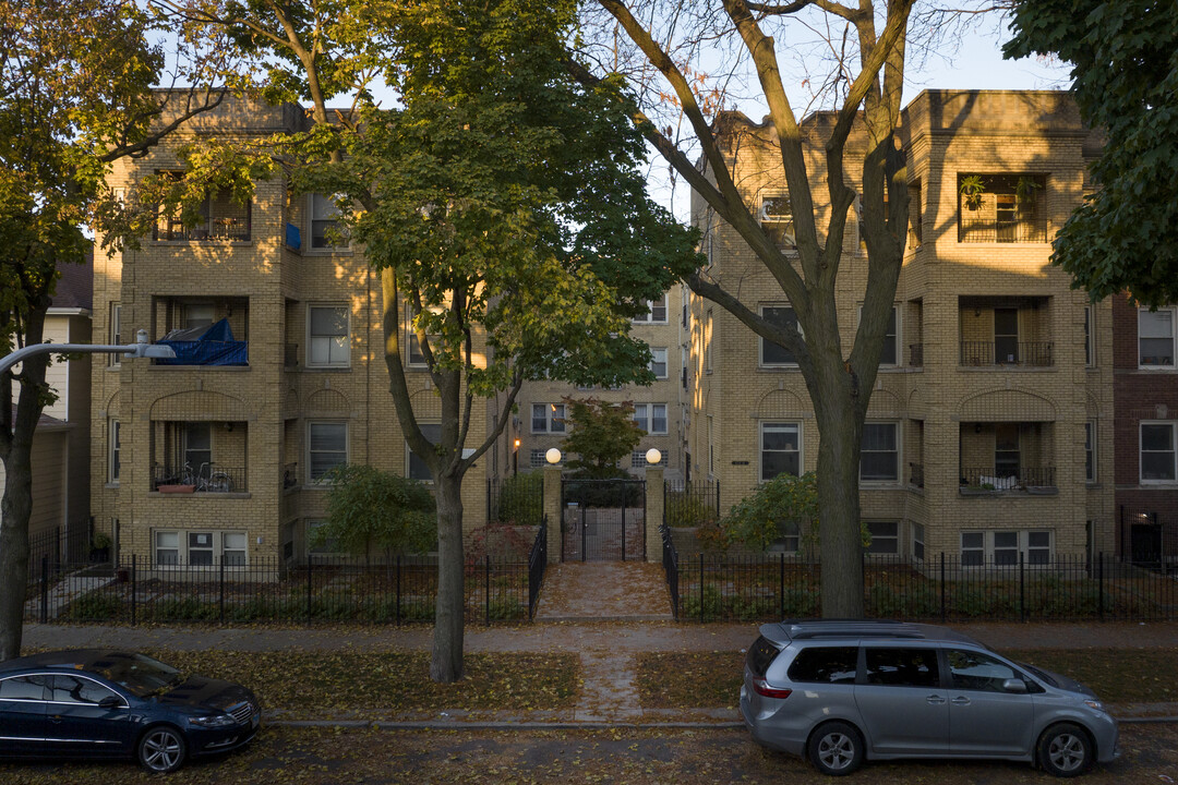 4710 N Bernard in Chicago, IL - Building Photo