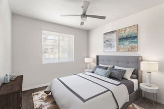 Nova North Valley in Phoenix, AZ - Foto de edificio - Building Photo