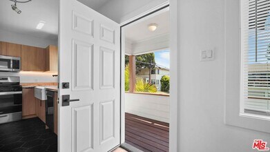 3119 Arizona Ave in Santa Monica, CA - Building Photo - Building Photo