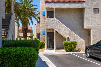 Newport Cove in Las Vegas, NV - Foto de edificio - Building Photo