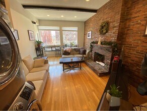 235 Washington St, Unit 2 in Brookline, MA - Building Photo - Building Photo