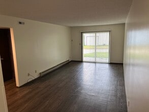 Maple Apartments LLC in Norfolk, NE - Building Photo - Building Photo