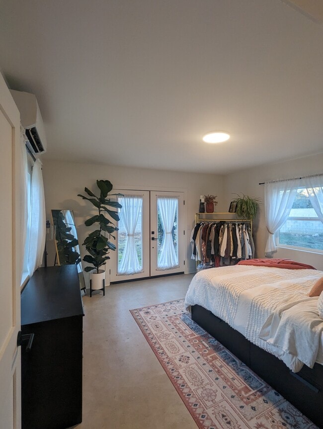 732 Cedar Ave, Unit 1.5 Downstairs