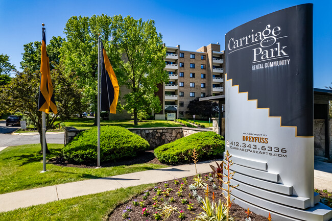 Carriage Park Apartments in Pittsburgh, PA - Foto de edificio - Building Photo