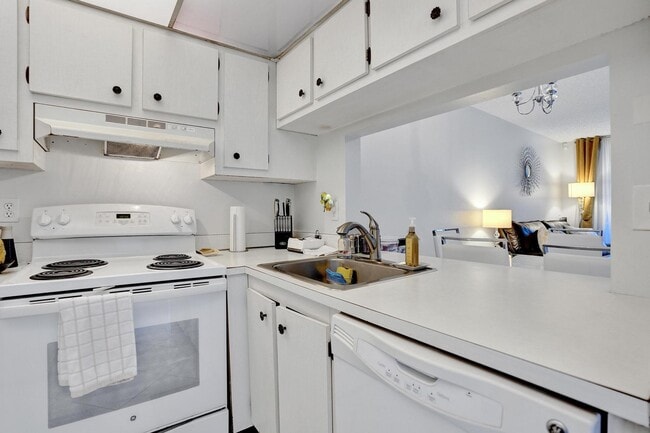 property at 9480 Poinciana Pl