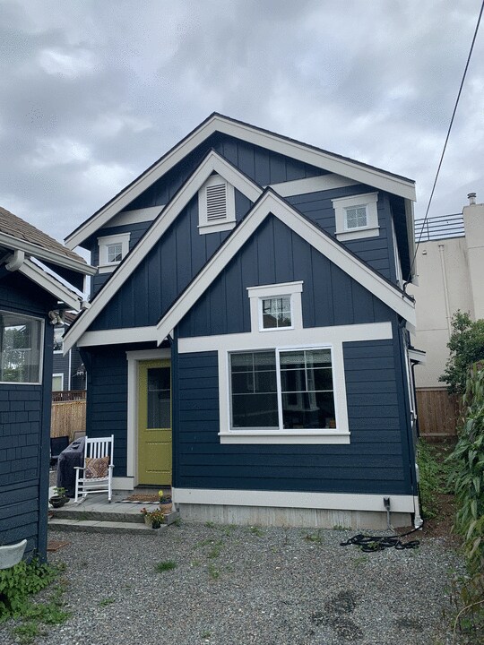 621 NE 76th St, Unit B in Seattle, WA - Building Photo