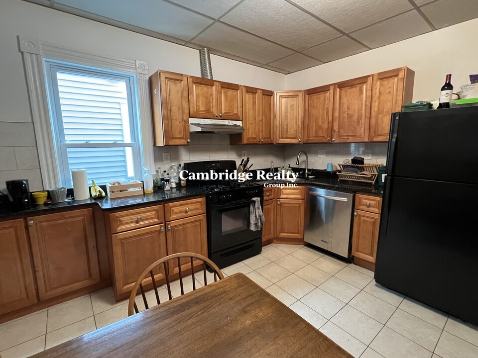 24 Hardwick St, Unit 3A in Cambridge, MA - Building Photo