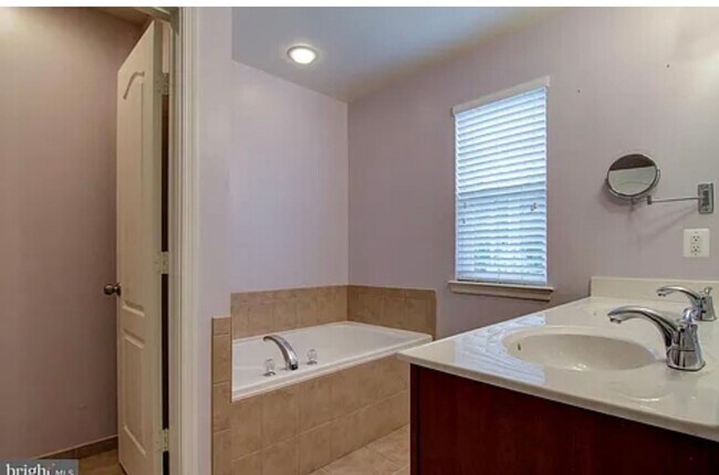 2637 Glenriver Way in Woodbridge, VA - Foto de edificio - Building Photo