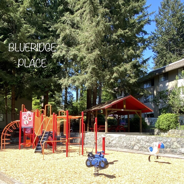 BLUERIDGE PLACE in North Vancouver, BC - Building Photo
