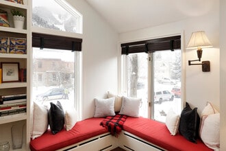 900 E Durant Ave in Aspen, CO - Building Photo - Building Photo