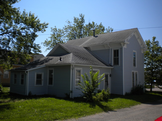 104 E Boston Ave in Indianola, IA - Building Photo - Building Photo