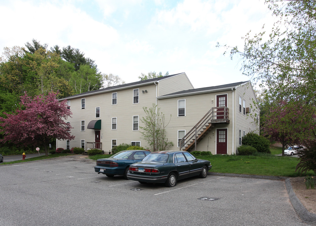 Hillside Estates in Chicopee, MA - Foto de edificio