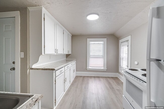 702 S Commercial St in Neenah, WI - Foto de edificio - Building Photo