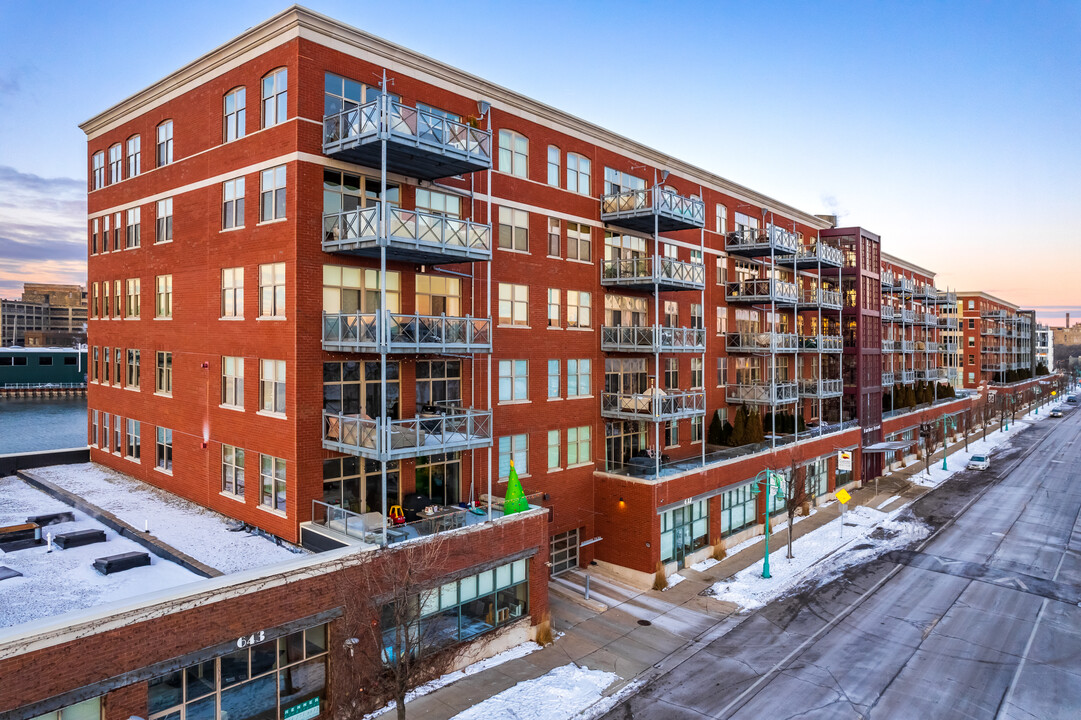 Harbor Front in Milwaukee, WI - Building Photo