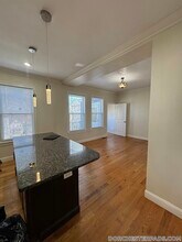 9 Nottingham St, Unit 1 in Boston, MA - Foto de edificio - Building Photo