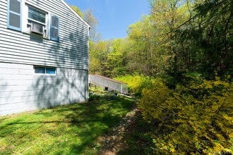 21 Van Dam Rd in Hyde Park, NY - Building Photo - Building Photo