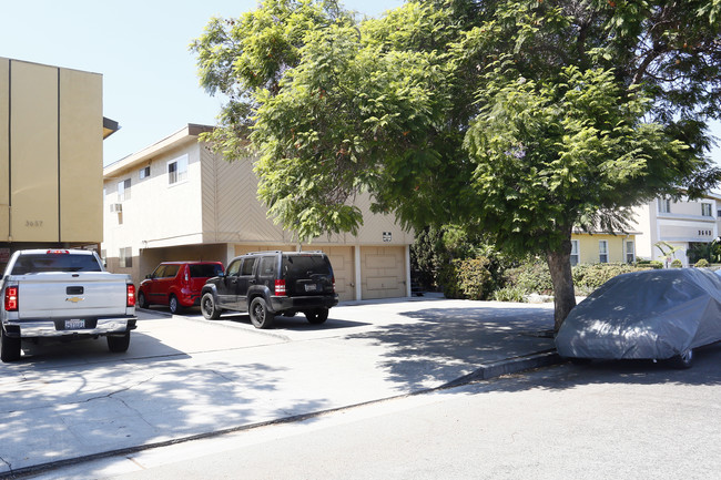 3653 Mentone Ave in Los Angeles, CA - Foto de edificio - Building Photo