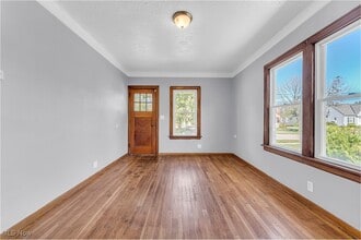 21150 Tracy Ave in Euclid, OH - Building Photo - Building Photo