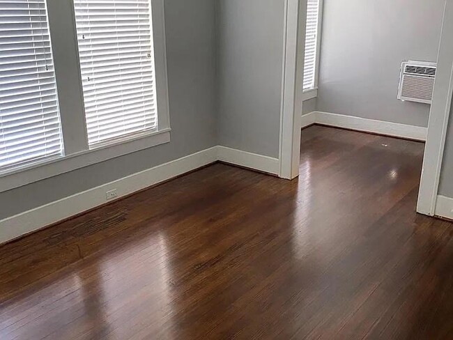 2411 Dunlavy St in Houston, TX - Building Photo - Building Photo