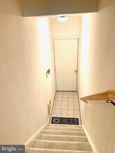 8087 Gatehouse Rd in Falls Church, VA - Building Photo - Building Photo