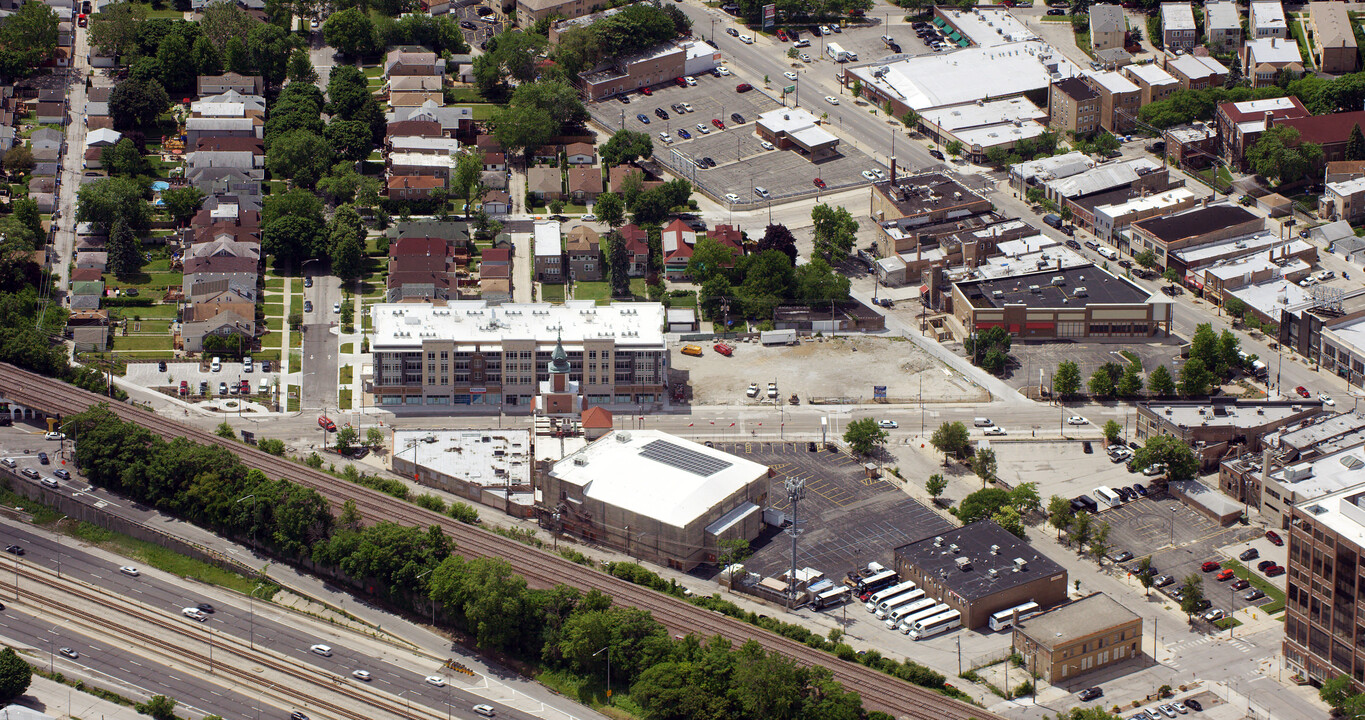 5233-5237 W Lawrence Ave in Chicago, IL - Building Photo