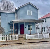 359 Locust St in New Martinsville, WV - Building Photo